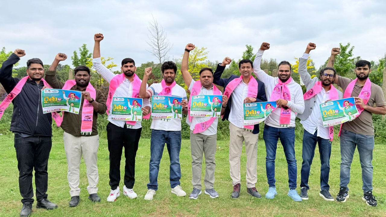 London BRS | లండన్‌లో వరంగల్‌ రైతు సంగ్రామ సభ పోస్టర్‌ ఆవిష్కరణ