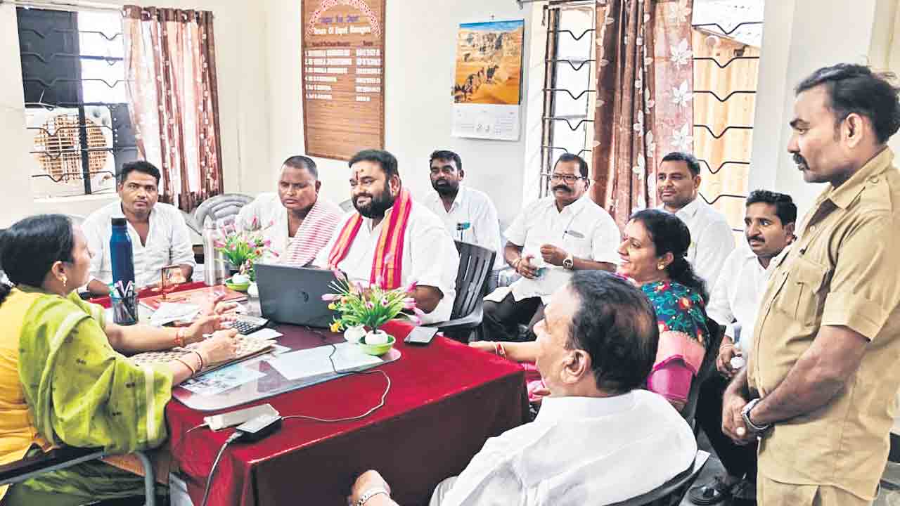 దిగొచ్చిన సర్కారు!.. ఆర్టీసీ డ్రైవర్‌ తొలగింపుపై వ్యతిరేకతతో వెనక్కి