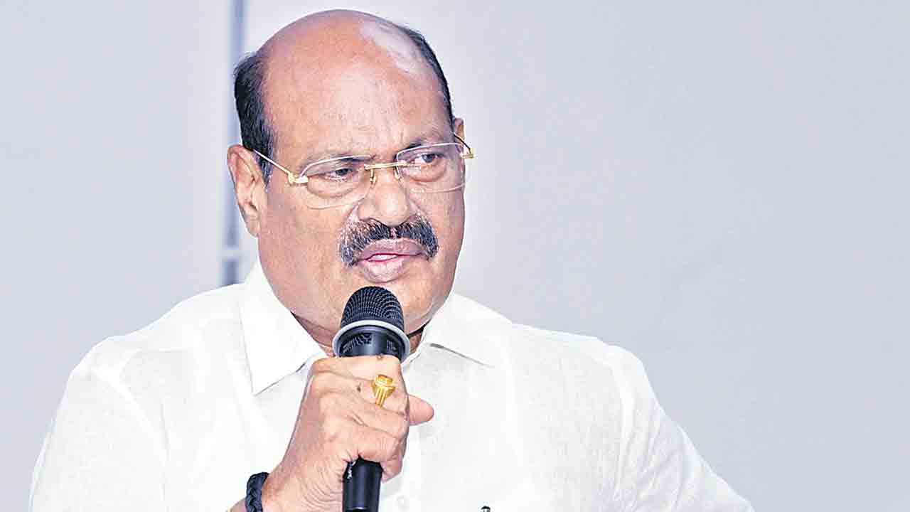 కాంగ్రెస్, బీజేపీ కుమ్మక్కు