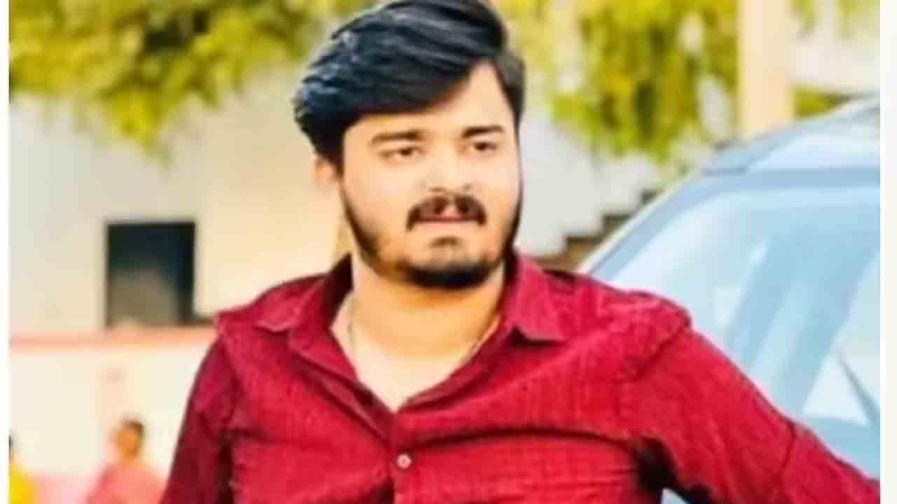 తండ్రి అలా.. కొడుకు ఇలా..!