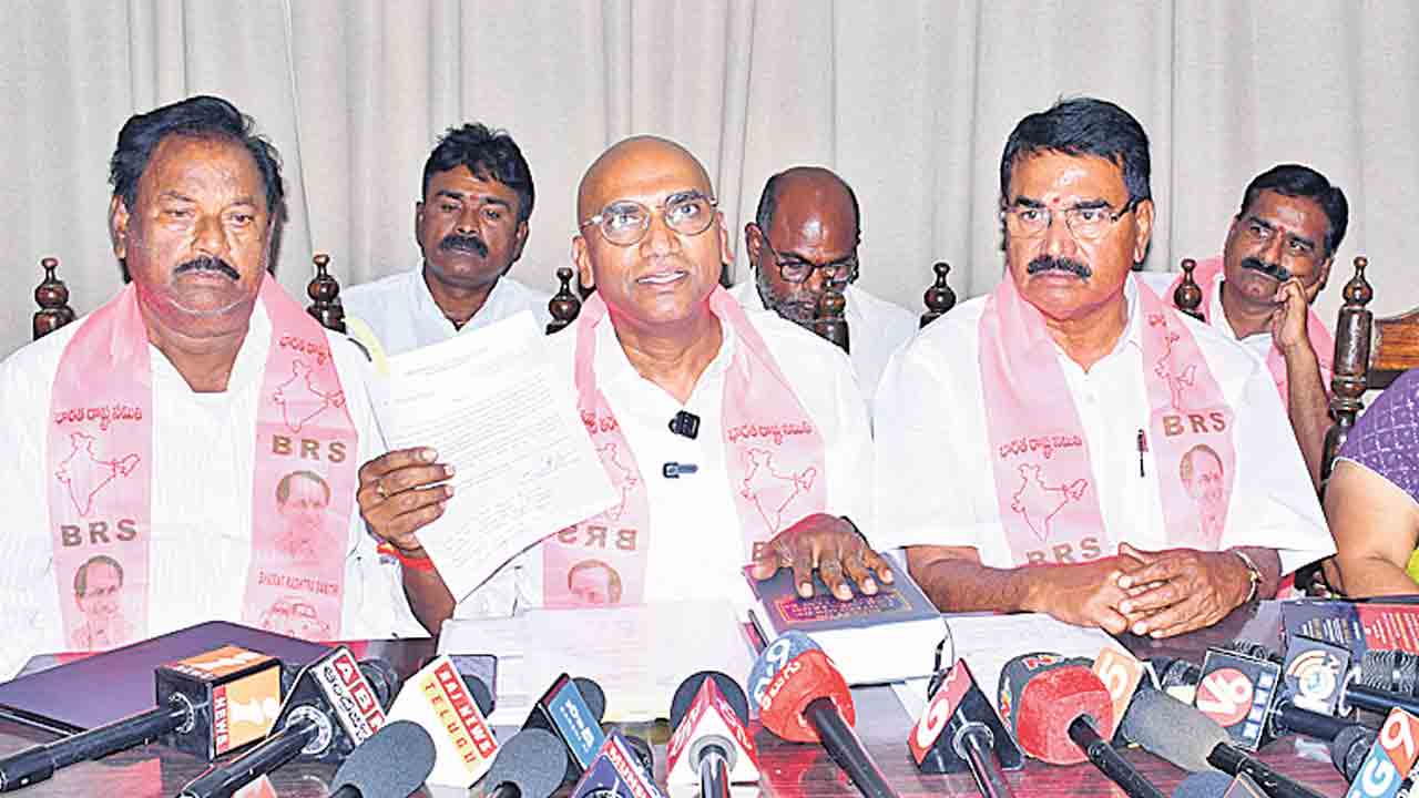 భగీరథ్‌ను అరెస్టు చేయాలి