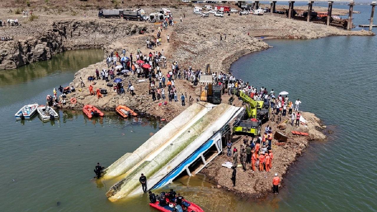 Bargi Dam | బోటు ప్రమాదంలో భారీ నిర్లక్ష్యం.. చివరి నిమిషంలో ఇచ్చిన లైఫ్ జాకెట్లు.. వీడియో రిలీజ్