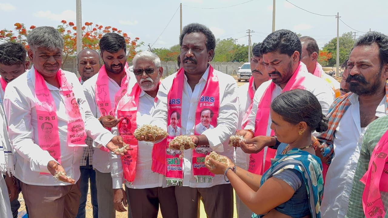 Basu Hanumanthu Naidu | అకాల వర్షాలతో నష్టపోయిన రైతాంగాన్ని ఆదుకోవాలి : బాసు హనుమంతు నాయుడు