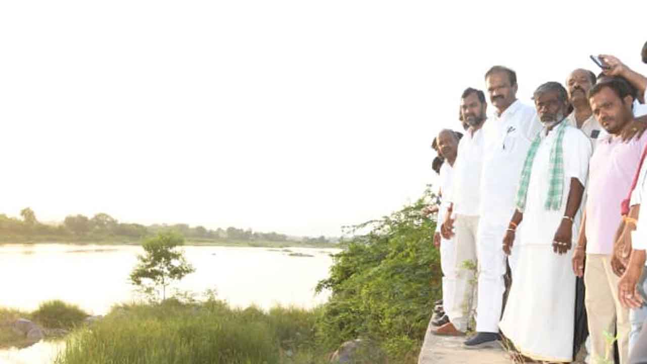 రెచ్చిపోతున్న ఇసుక మాఫియా