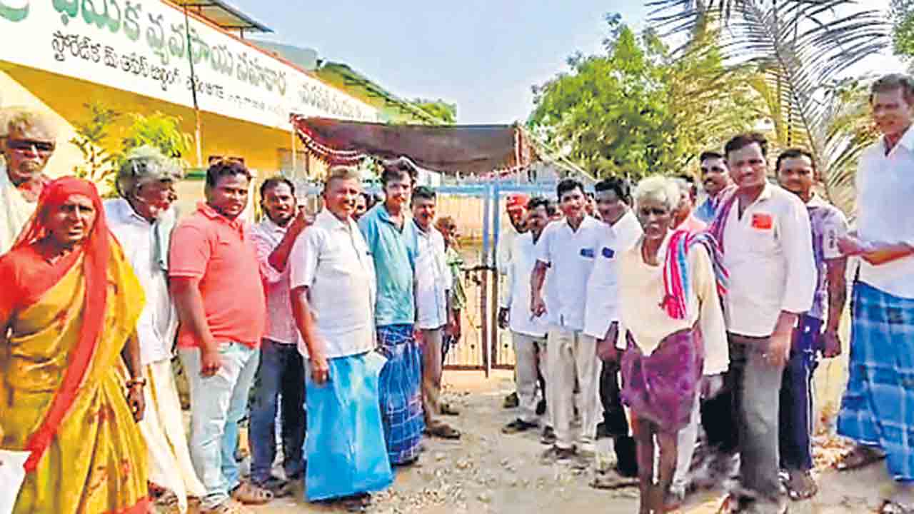 డిప్యూటీ సీఎం భట్టి ఇలాకాలో రైతులపై కేసులు