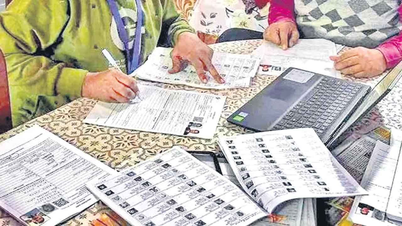 ఓటర్ల తొలగింపే జాబితా ప్రక్షాళనా?