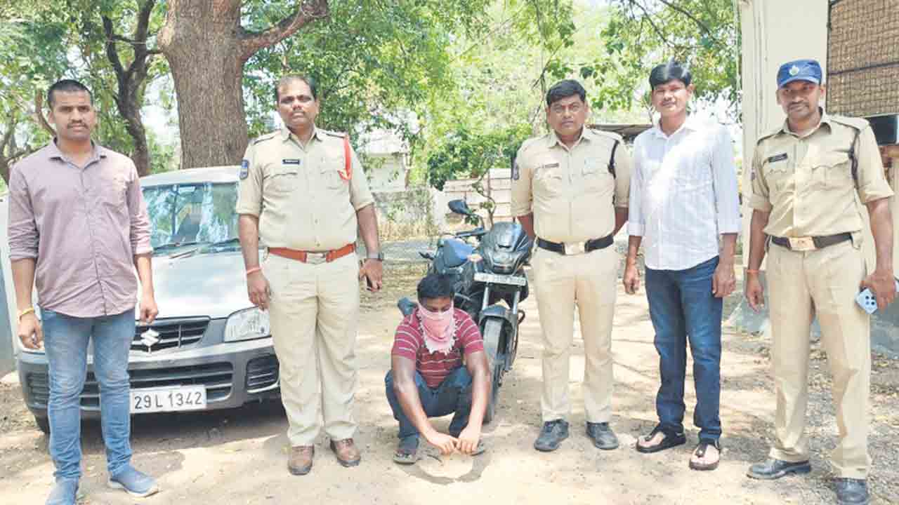 ఒంటరి మహిళలే టార్గెట్‌