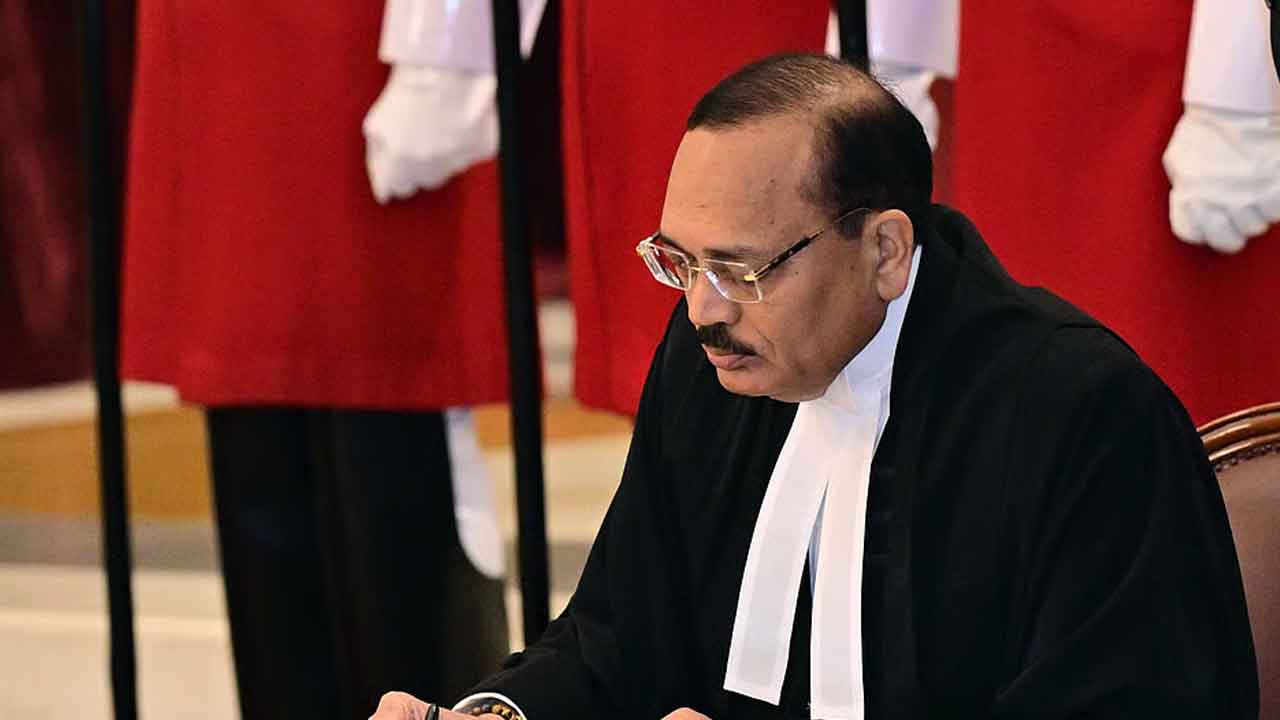 నకిలీ డిగ్రీ లాయర్లనే విమర్శించా..