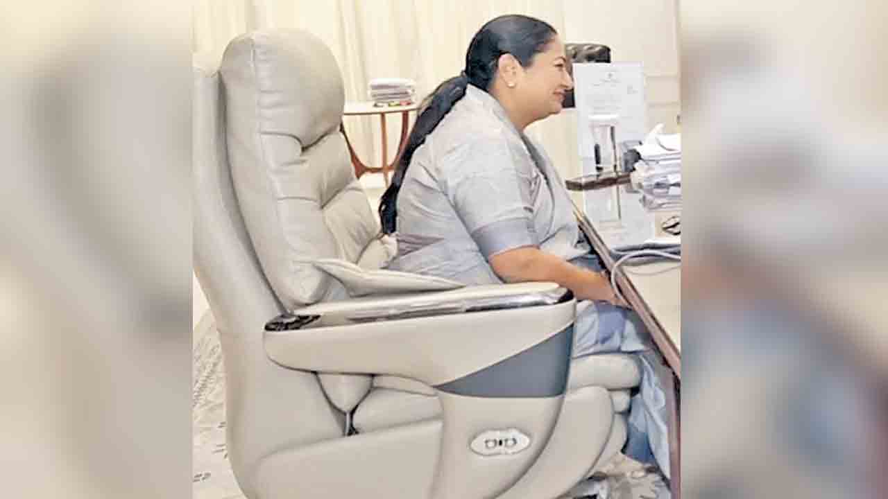 ఢిల్లీ సీఎం కుర్చీపై వివాదం