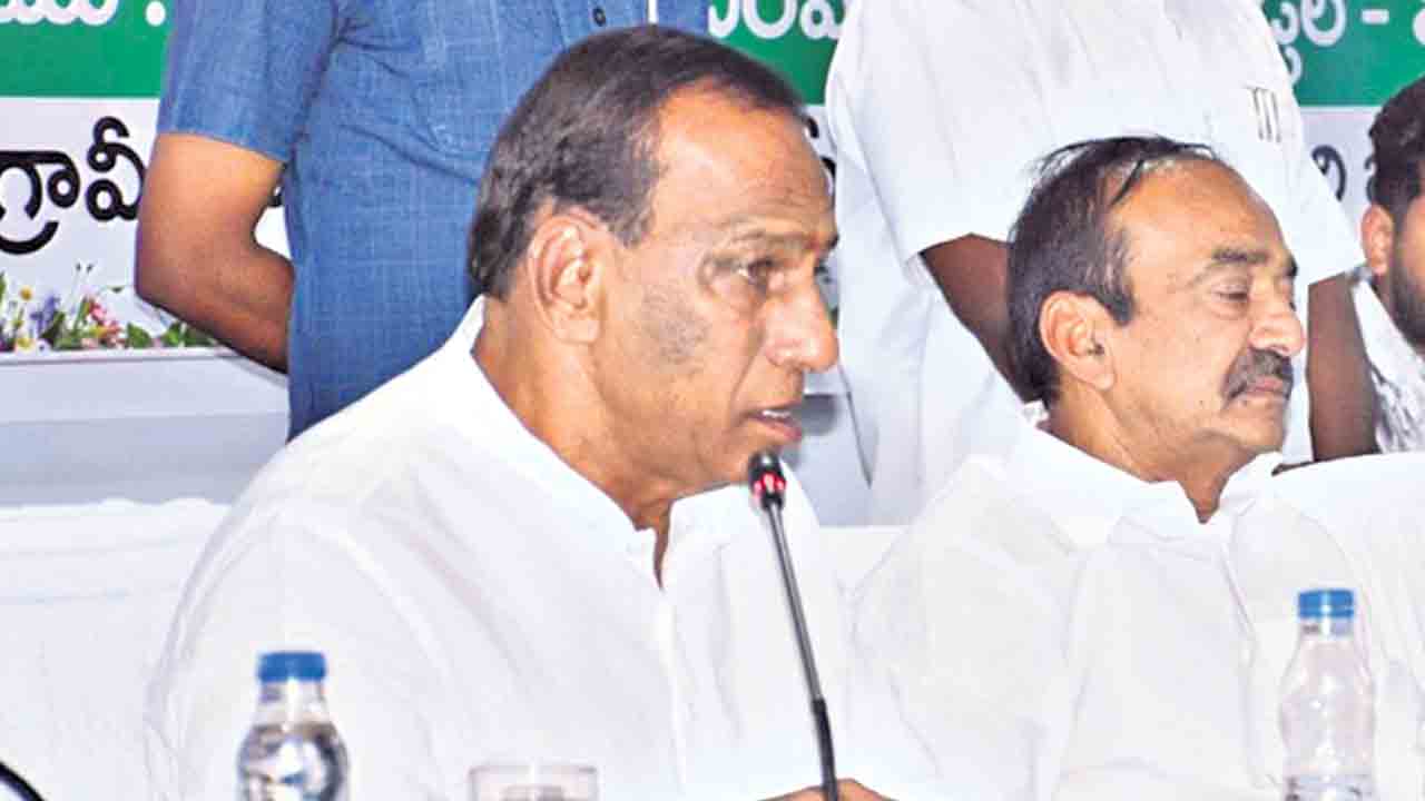 డంపింగ్‌ యార్డ్‌ సమస్యను పరిష్కరించాలి