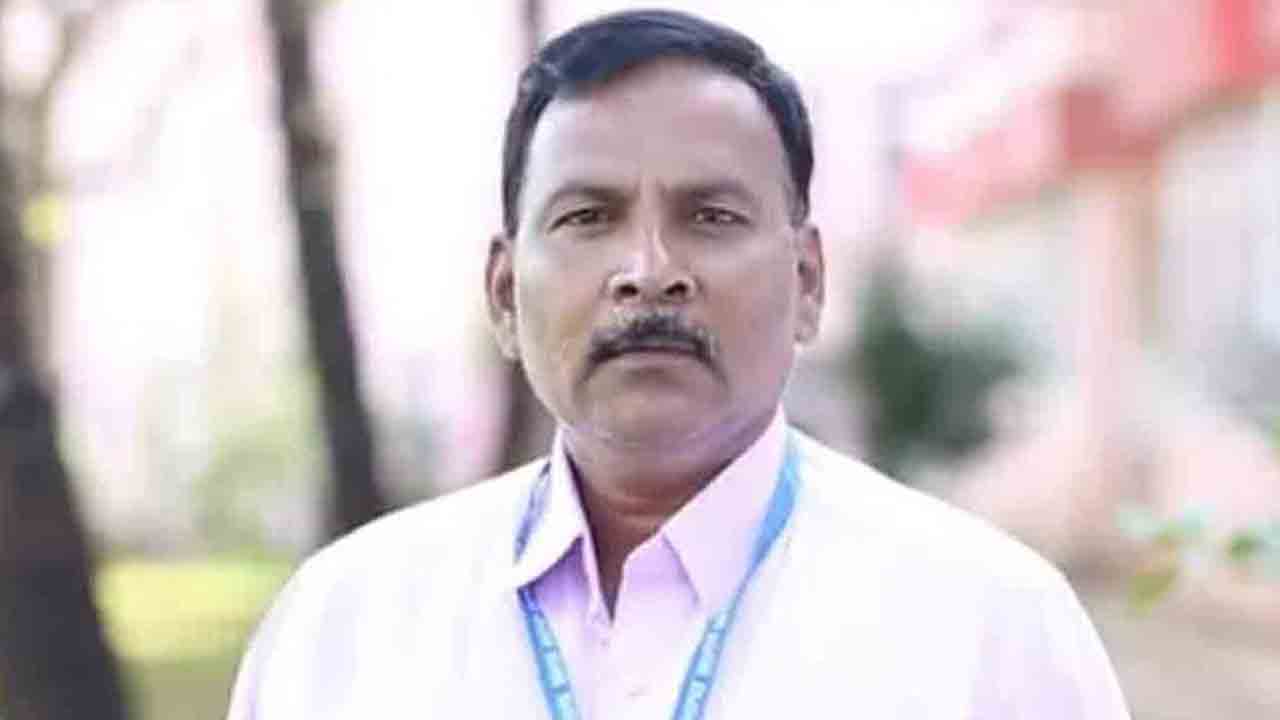 లీకేజీ సూత్రధారి అరెస్టు.. పుణె కెమిస్ట్రీ లెక్చరర్‌ను అదుపులోకి తీసుకున్న సీబీఐ