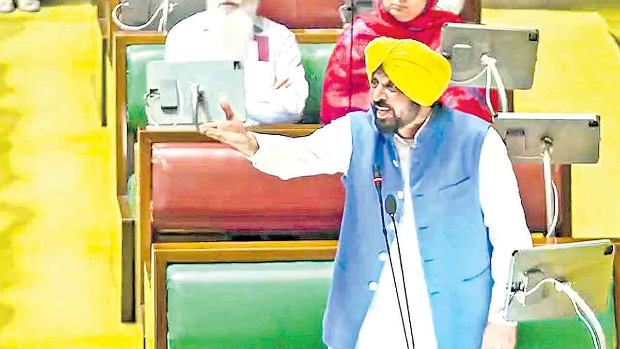 మద్యం తాగి అసెంబ్లీకి వచ్చిన పంజాబ్‌ సీఎం!