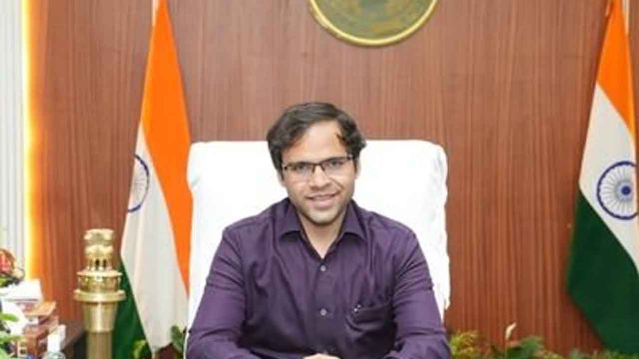 బ్లాక్‌లో విక్రయిస్తే కఠిన చర్యలు