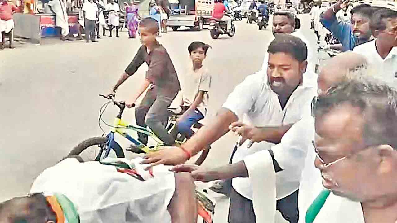 కాంగ్రెస్‌ వెన్నుపోట్లు కూటమికి బీటలు