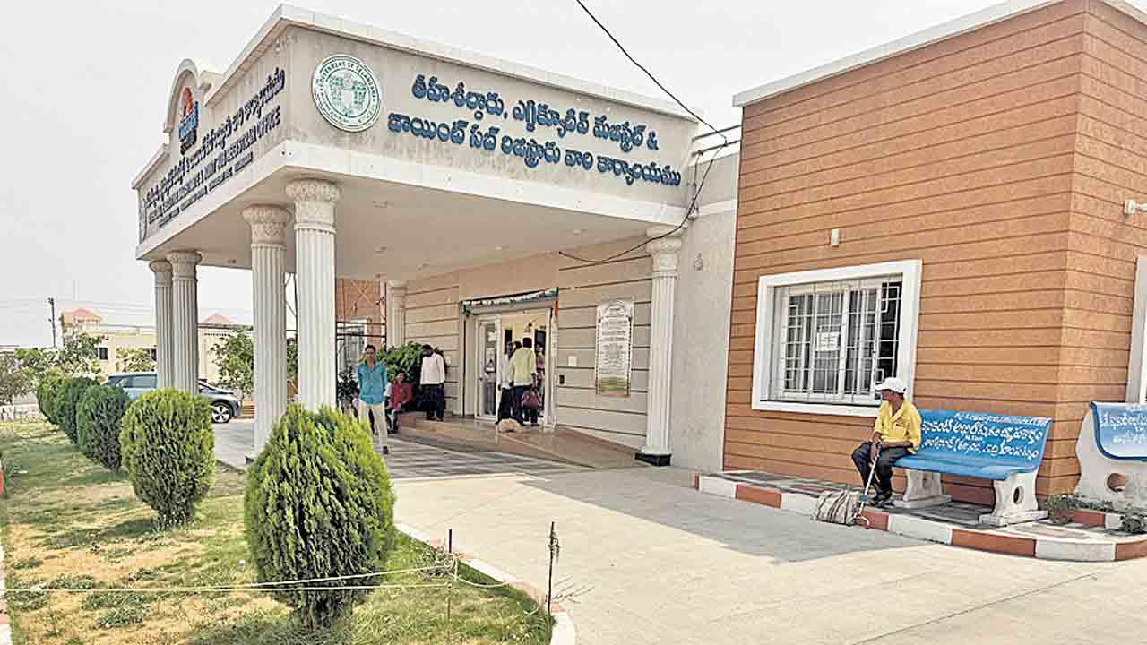 లంచావతారులు