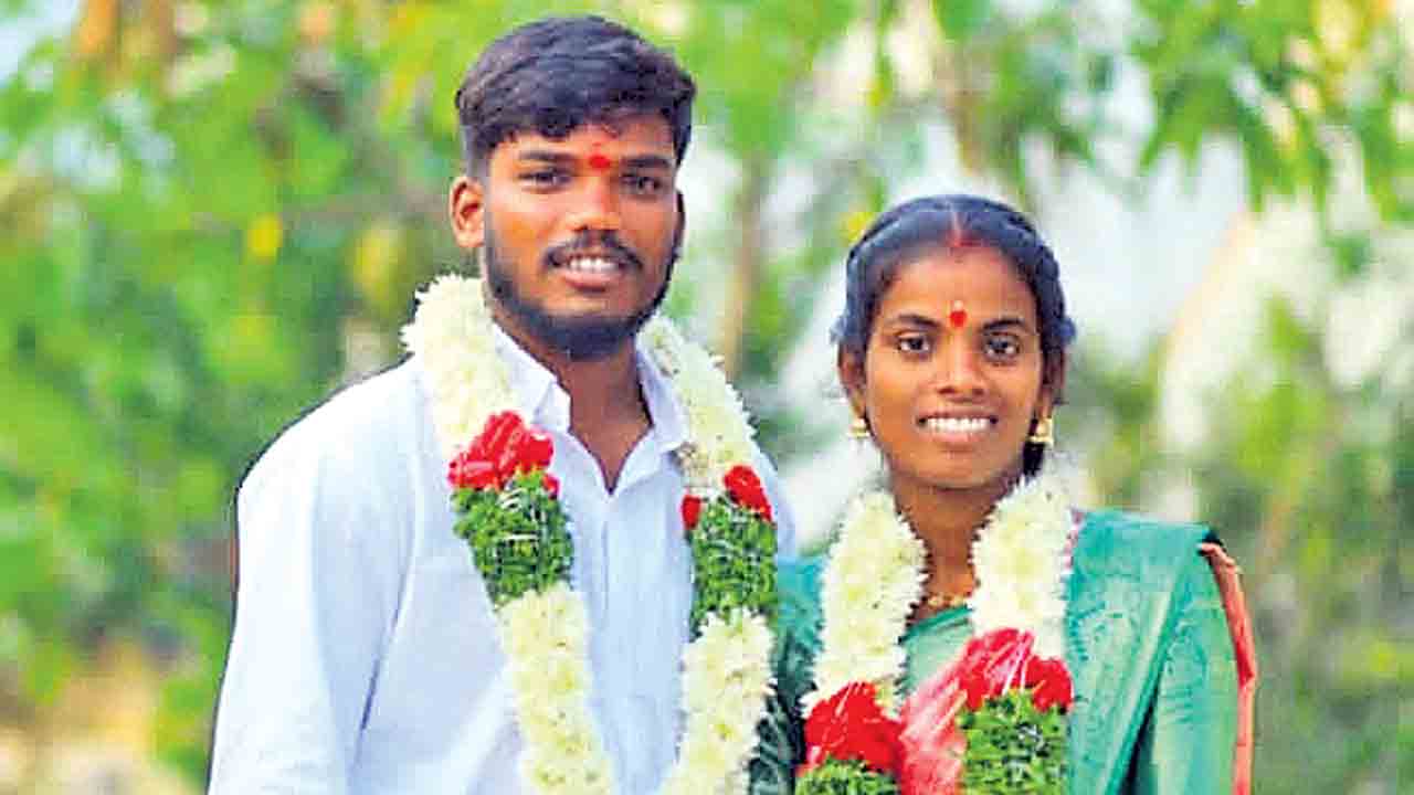 ఉరివేసుకుని నవదంపతుల ఆత్మహత్య