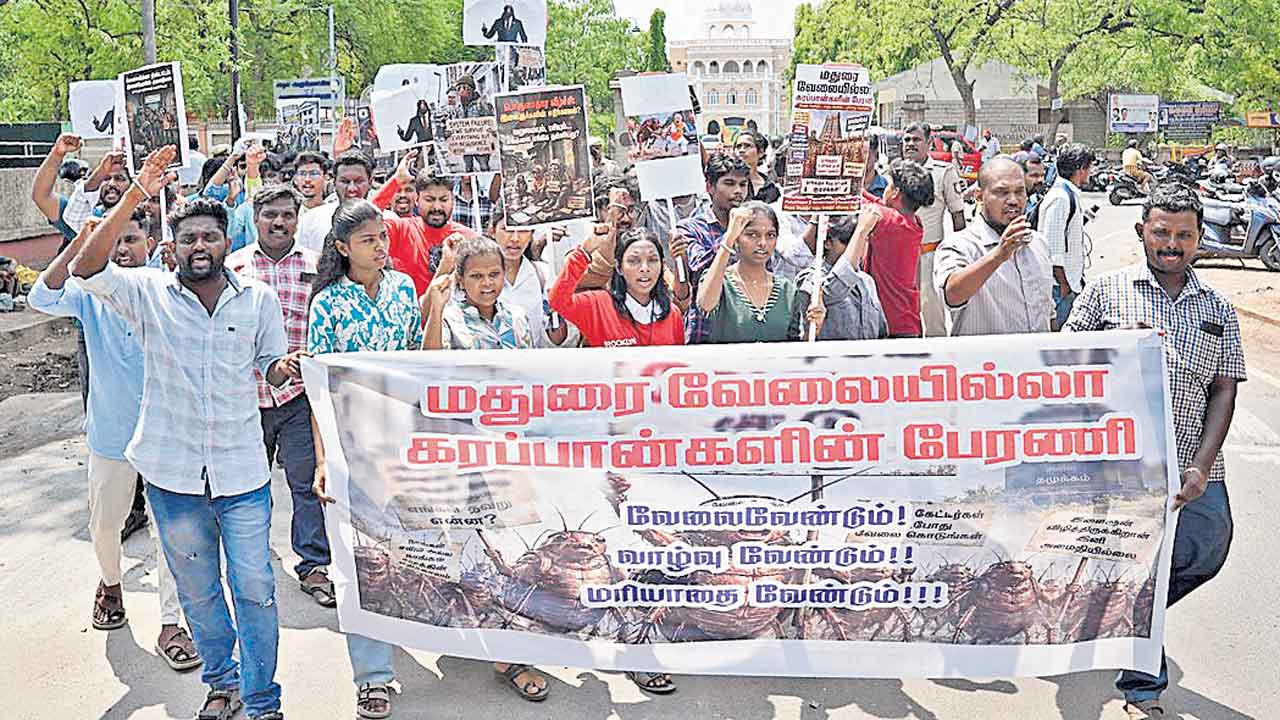 మదురైలో ‘కాక్రోచ్‌’ ర్యాలీ