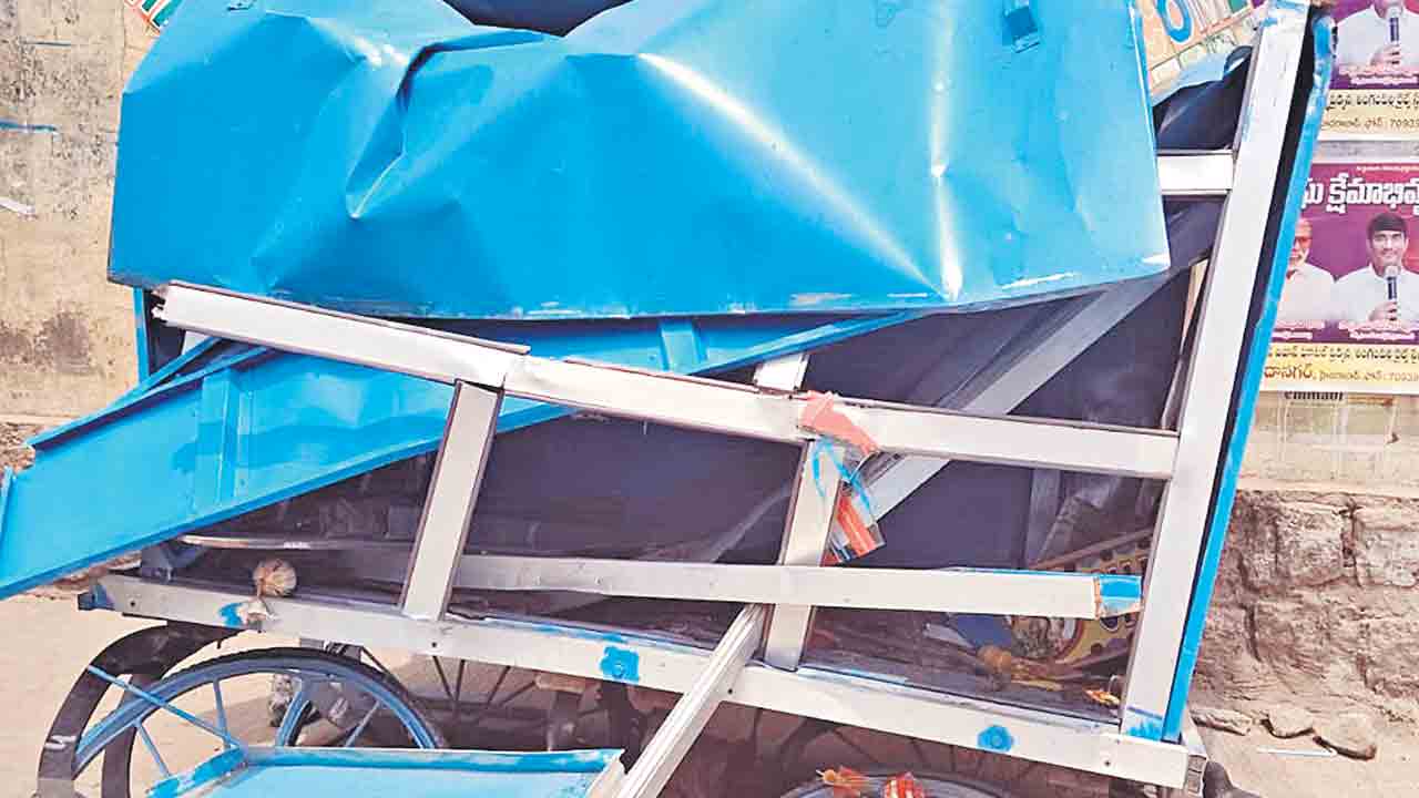 పలు చోట్ల కూల్చివేతలు