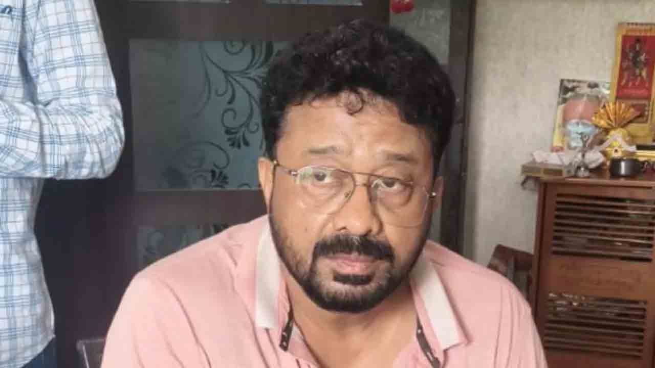 డిప్యూటీ కలెక్టర్‌ అక్రమాస్తులు 100 కోట్లు!