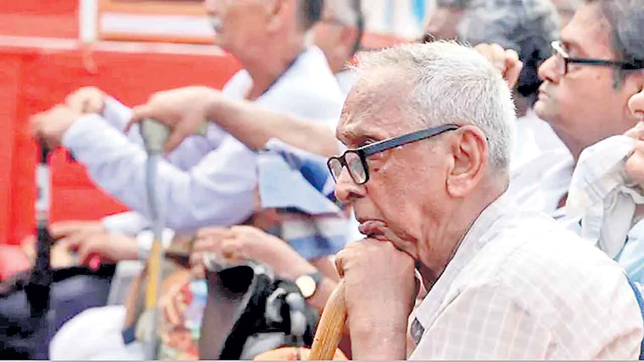 ఉద్యోగులు, పెన్షనర్లను ముంచిన కాంగ్రెస్‌