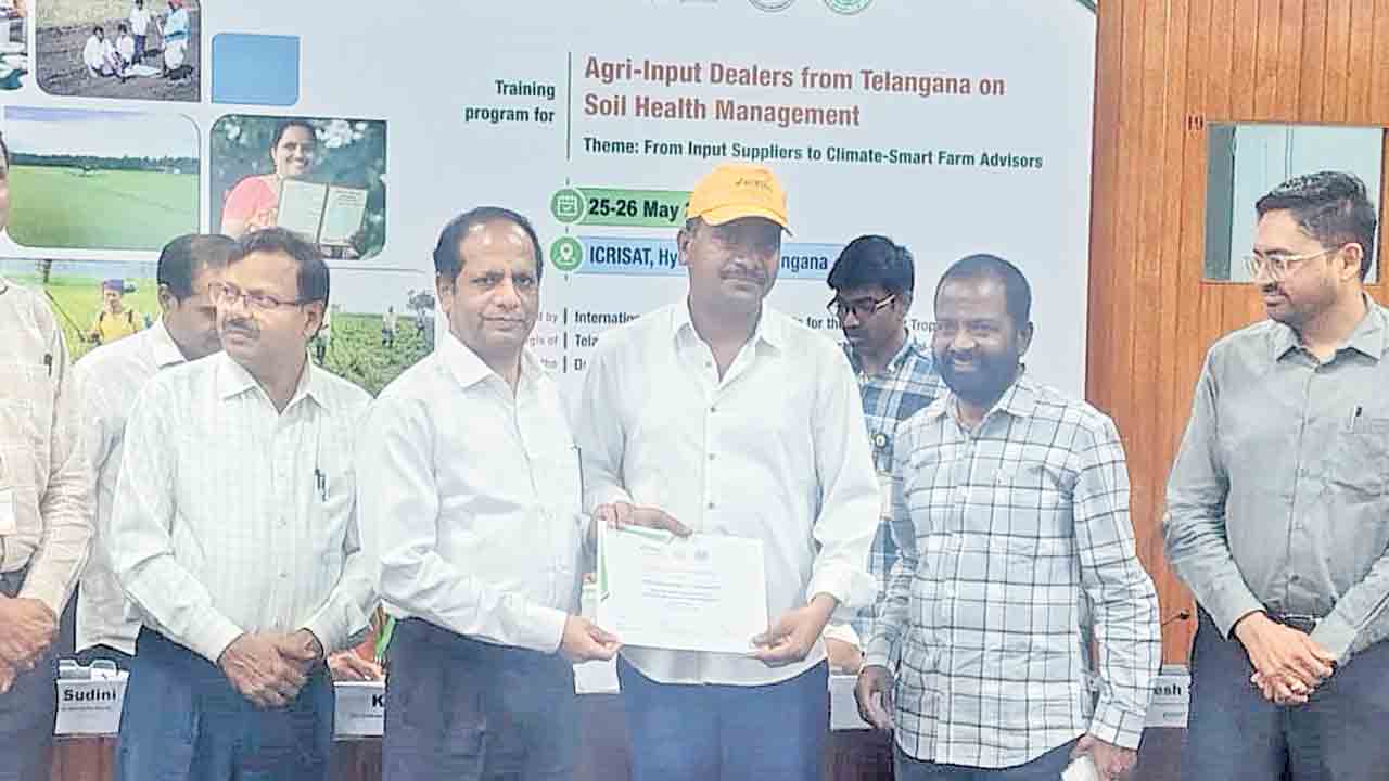 వ్యవసాయానికి ఉజ్వల భవిష్యత్‌.. ఇక్రిశాట్‌ డైరెక్టర్‌ జనరల్‌ డాక్టర్‌ హిమాన్షు పాఠక్‌
