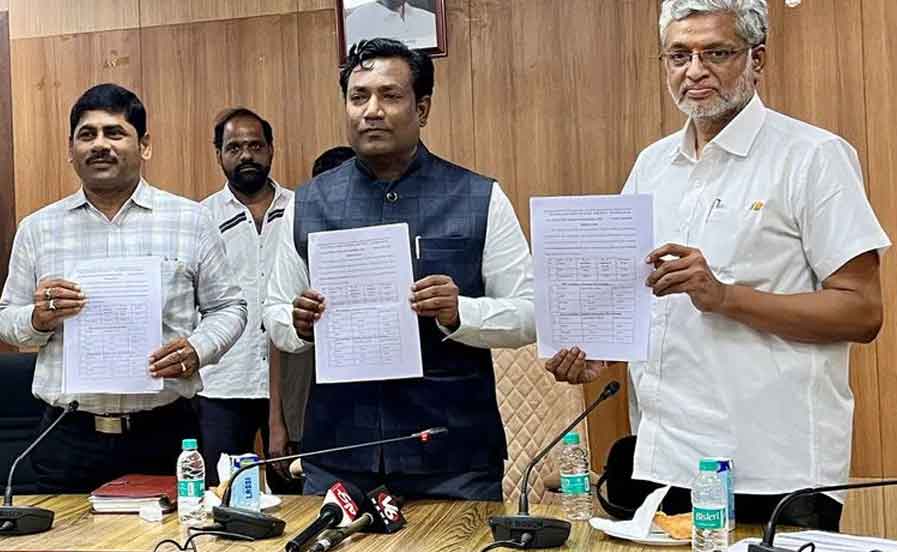 ‘ఫెయిలైన వారి పరీక్ష ఫీజులు మేమే కడతాం’
