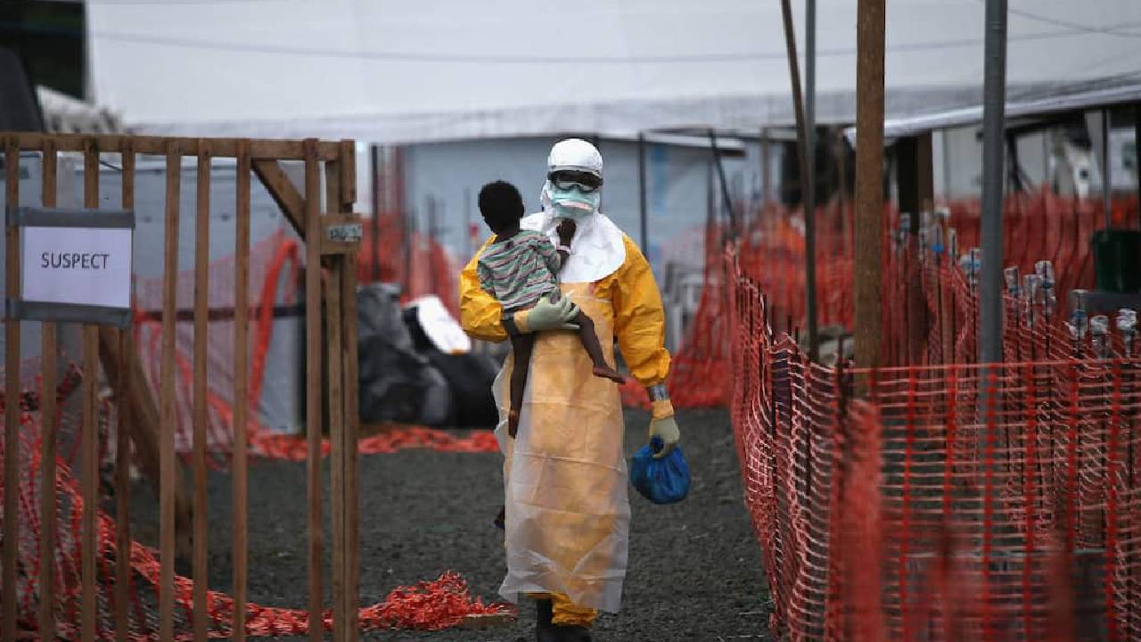 Ebola | ఎబోలా సెంటర్‌‌ను తగులబెట్టిన ఆందోళనకారులు.. రోగి మృతదేహం ఇవ్వనందుకు దారుణం
