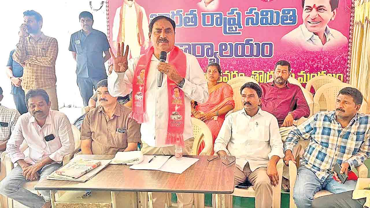 కాంగ్రెస్‌ పాలనలో రైతులకు తప్పని కష్టాలు