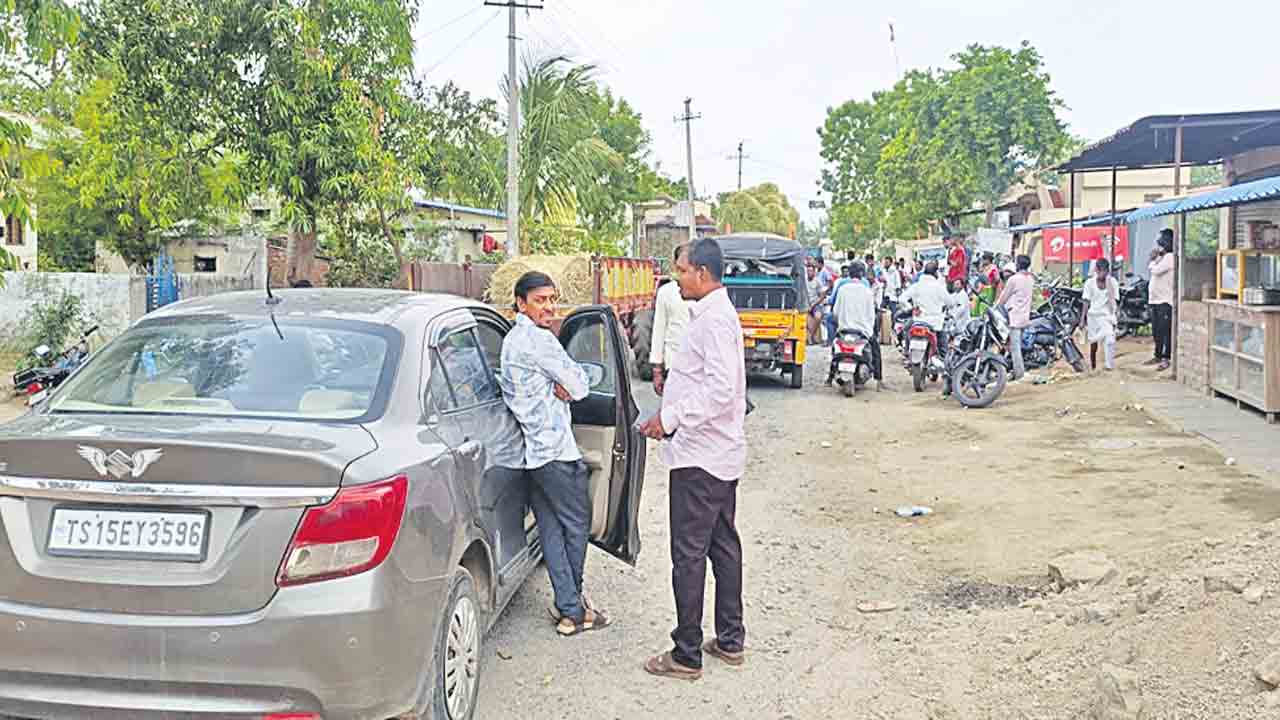 రోడ్డెక్కిన వడ్ల రైతులు
