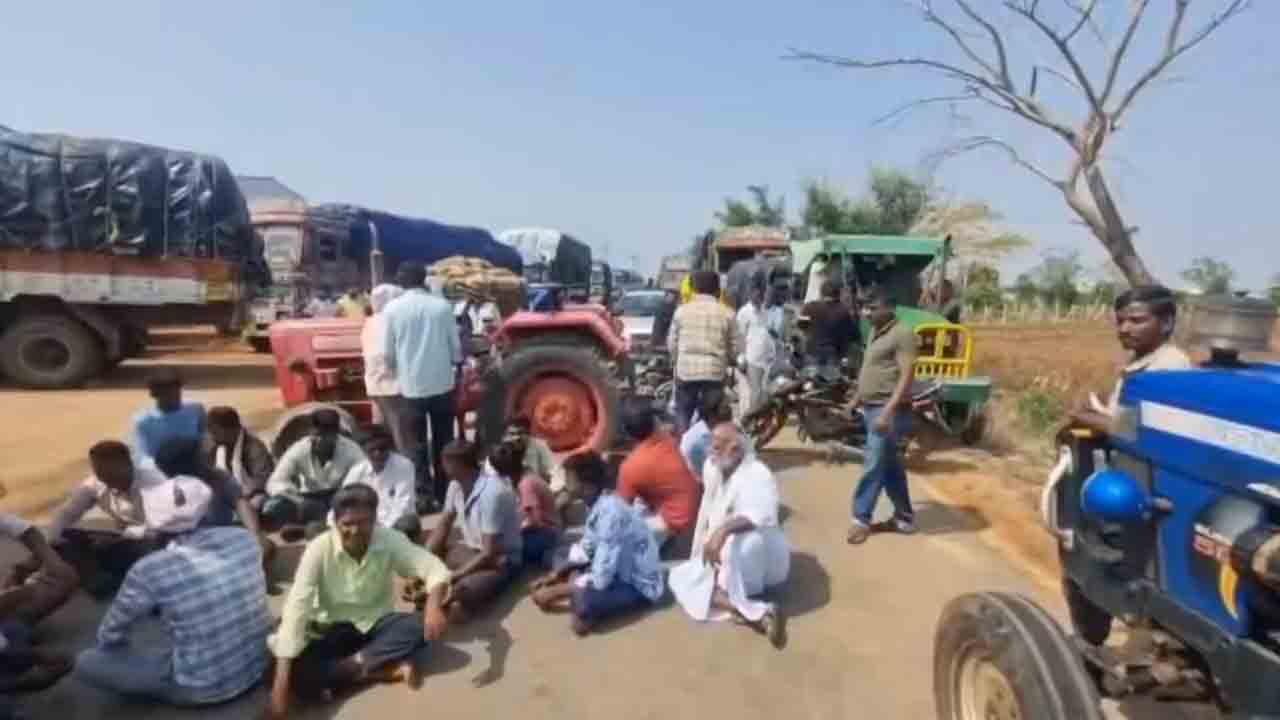 Farmers | తిండి తిప్పలు లేకుండా పడిగాపులు.. మండుటెండలో మక్కజొన్న రైతుల ఆందోళన వీడియో