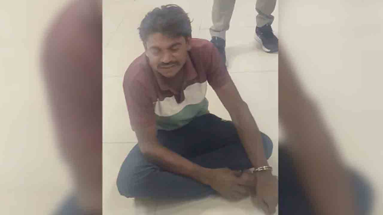 Father Kills Daughter | సవతి సోదరుడి మార్క్‌షీట్‌ను మార్పు చేసిన బాలిక.. హత్య చేసిన తండ్రి