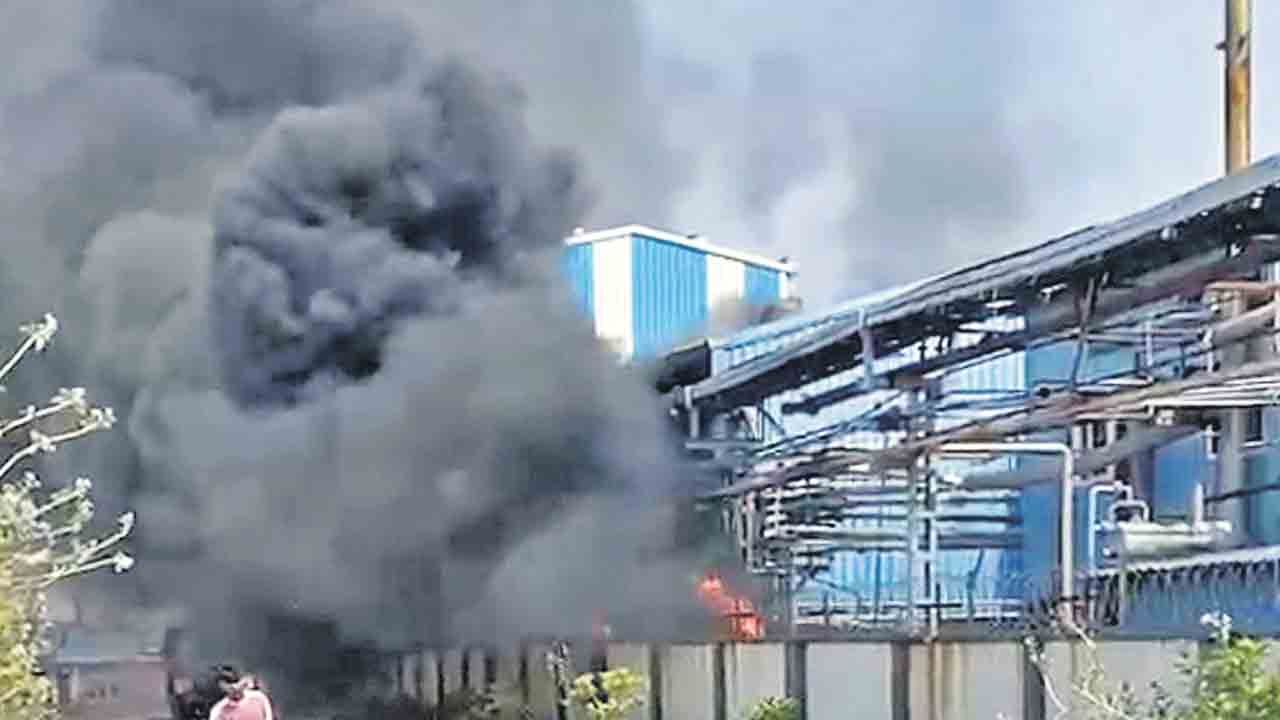 గ్ల్లోకెమ్‌ పరిశ్రమలో అగ్నిప్రమాదం