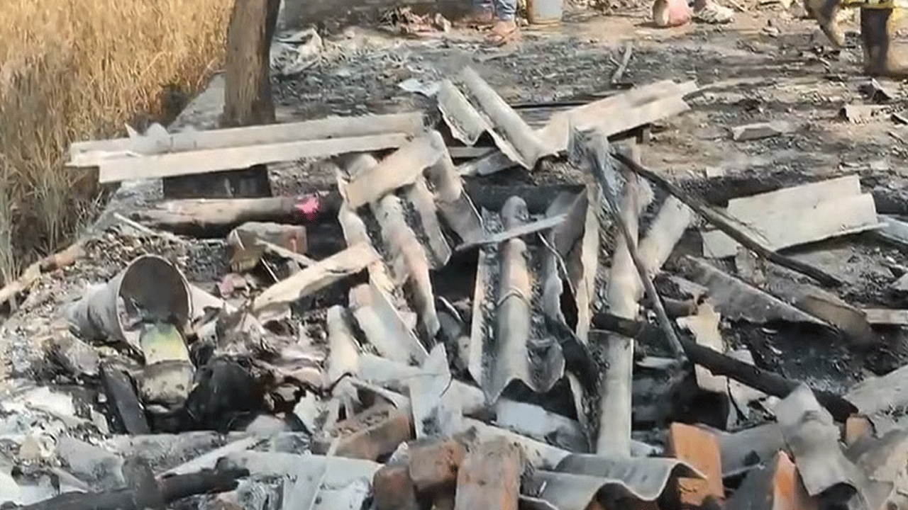 Explosion | పటాసుల ఫ్యాక్టరీలో పేలుళ్లు.. ముగ్గురు దుర్మరణం.. 25 మందికి గాయాలు..!