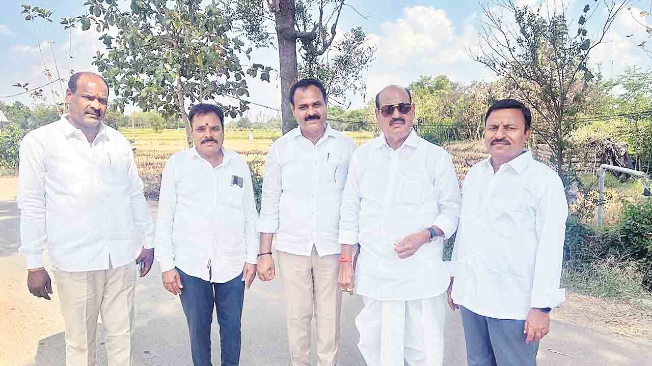 రైతులకు అండగా నిలువండి