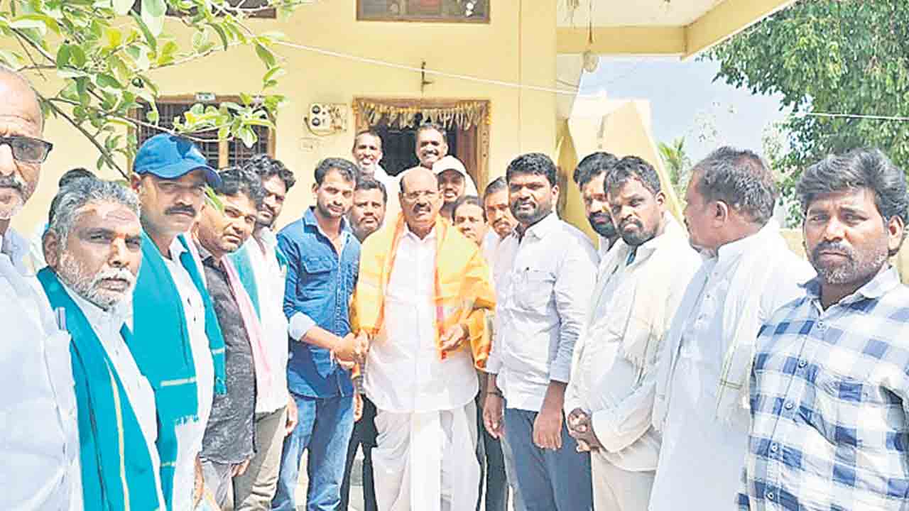 పార్టీ బలోపేతానికి కృషి చేయాలి