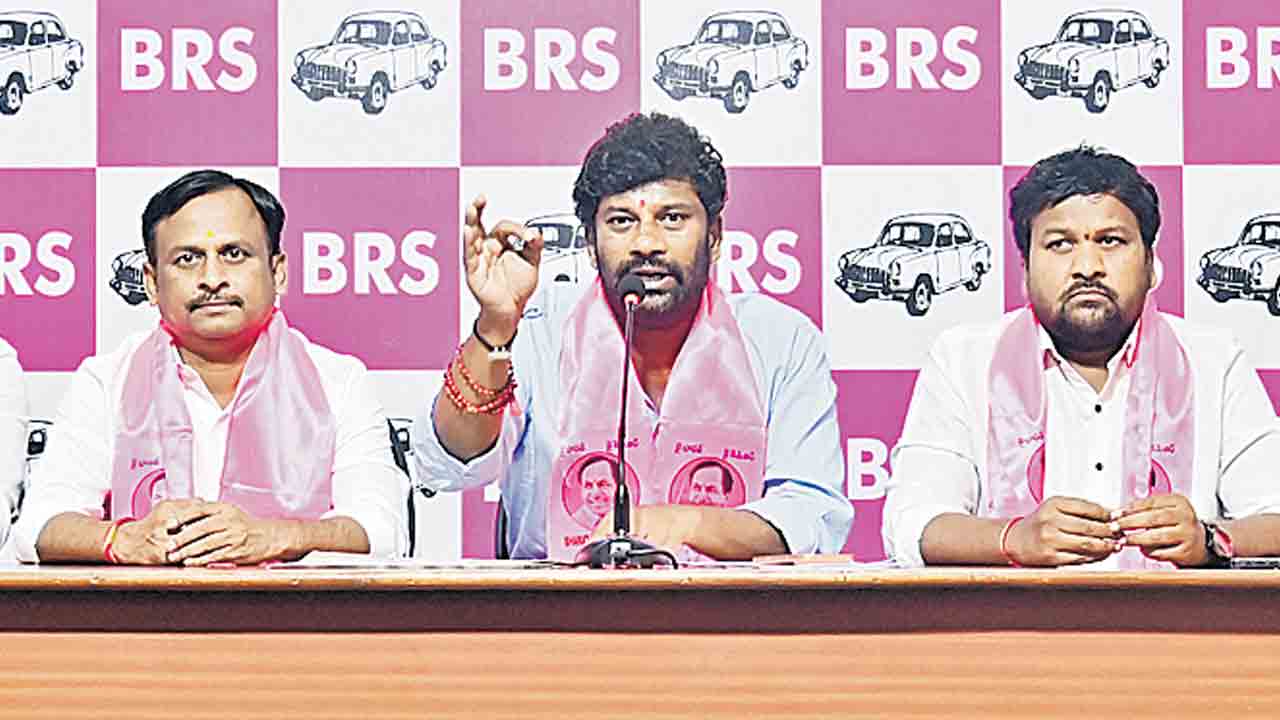 కేసులకు బెదరం.. పోరాటం ఆపం