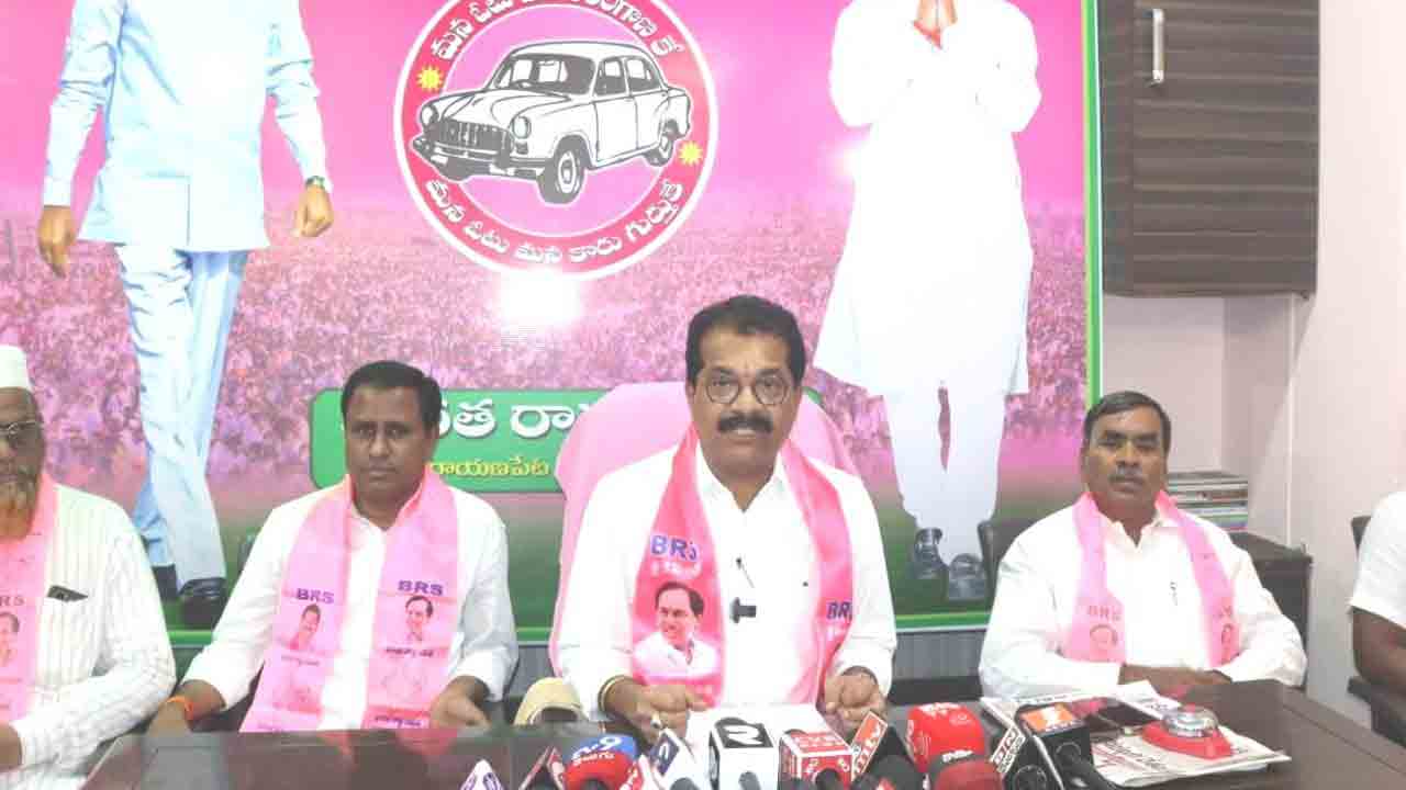 బండి సంజయ్‌ వెంటనే రాజీనామా చేయాలి