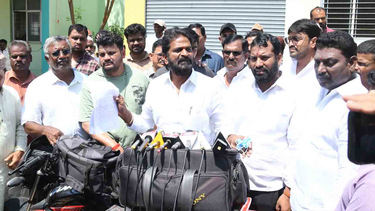 బండి.. పదవి నుంచి తప్పుకో..