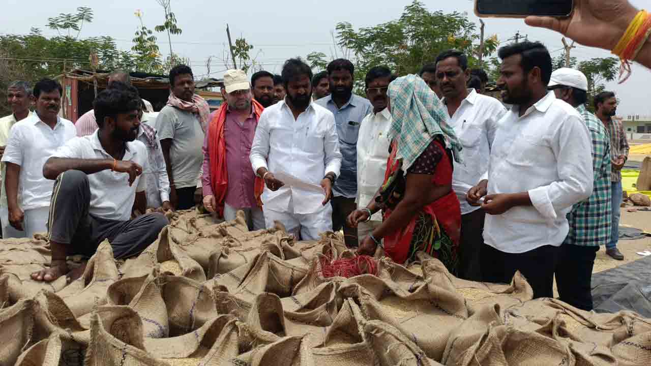కొనుగోళ్లలో ఇంత నిర్లక్ష్యమా..?