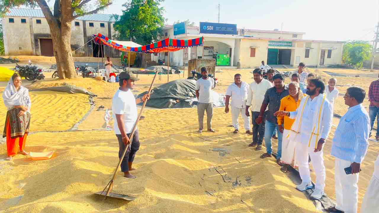 ధాన్యం కొనుగోళ్లు వేగవంతం చేయాలి