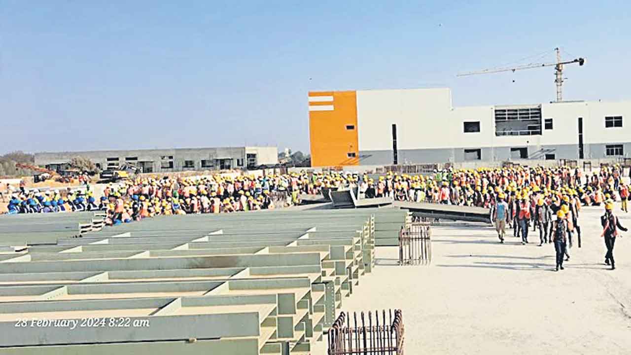 ఫాక్స్‌కాన్‌ పెట్టుబడి సాకారం గర్వంగా ఉంది