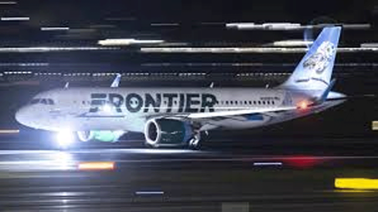 Frontier jet | రన్‌వేపై ఉన్న వ్యక్తిని ఇంజిన్‌లోకి లాక్కున్న విమానం..!