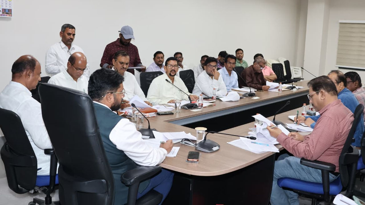 Land Acquisition | ప్రాజెక్టుల భూ సేకరణ ప్రక్రియ వేగవంతం చేయాలి: కలెక్టర్ రిజ్వాన్ బాషా షేక్