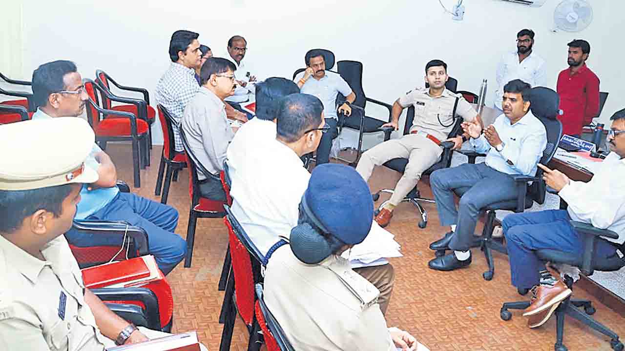 ధాన్యం దిగుమతిలో జాప్యం తగదు.. నల్లగొండ కలెక్టర్‌ చంద్రశేఖర్‌