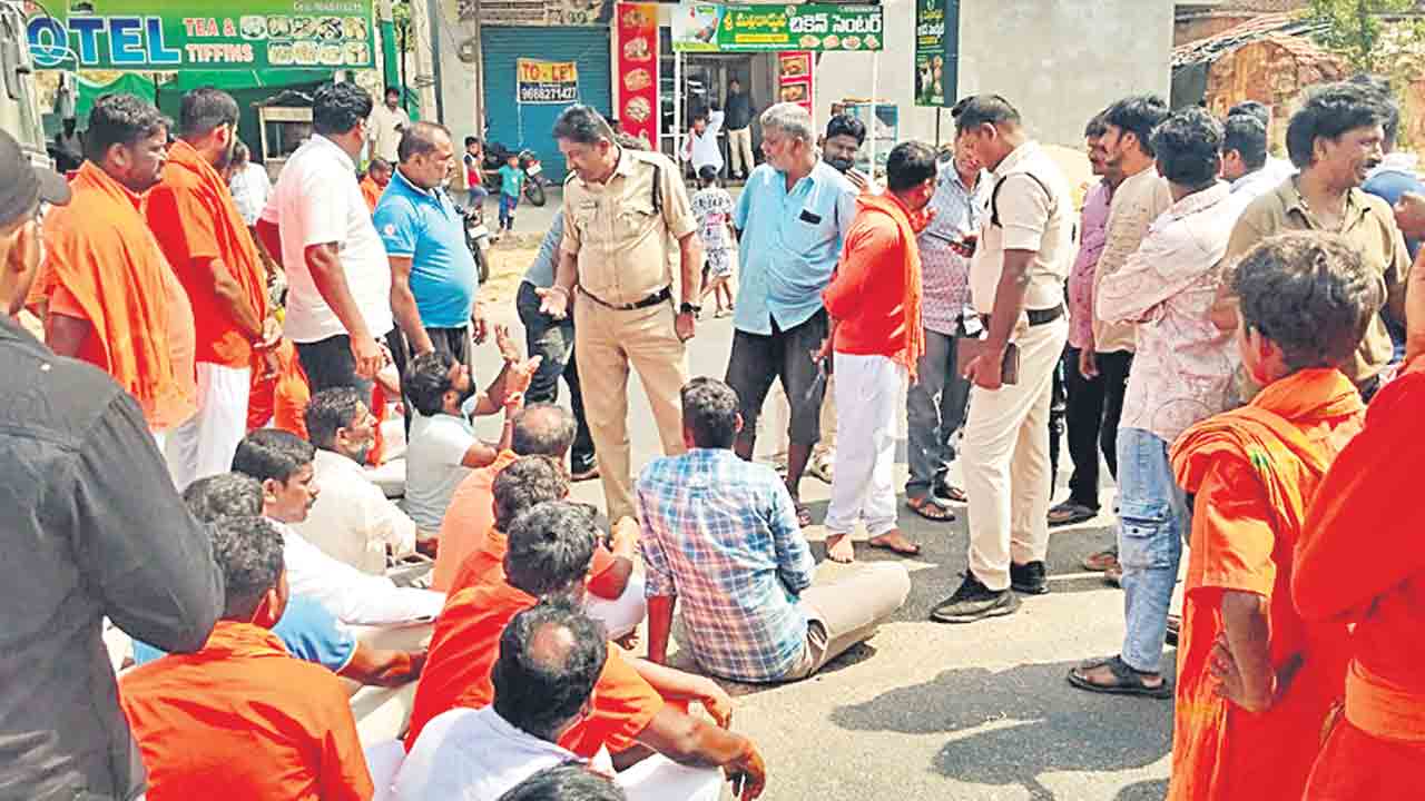 మిల్లర్ల తీరుపై నిరసన వెల్లువ