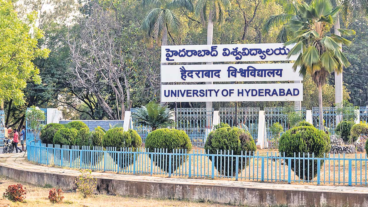 హెచ్‌సీయూలో విద్యార్థులపై వేధింపుల పర్వం