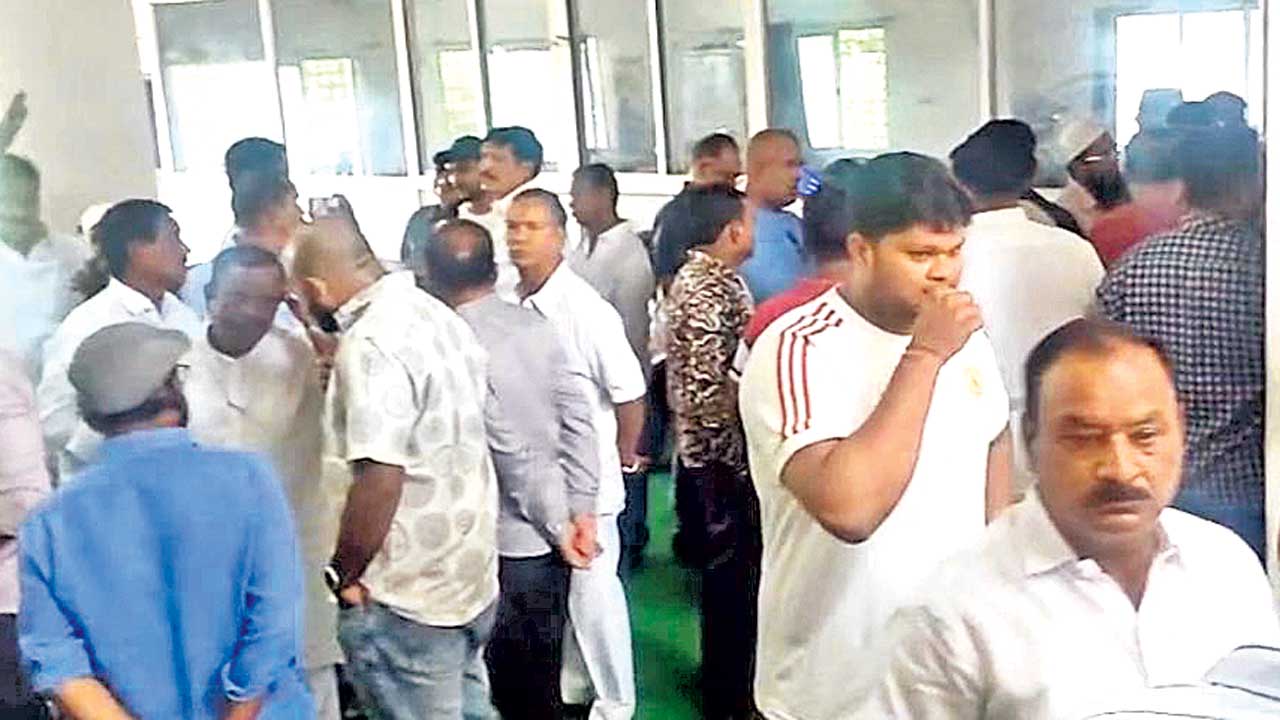 భూములు ఇవ్వం.. ఇండ్లు కూల్చోద్దు