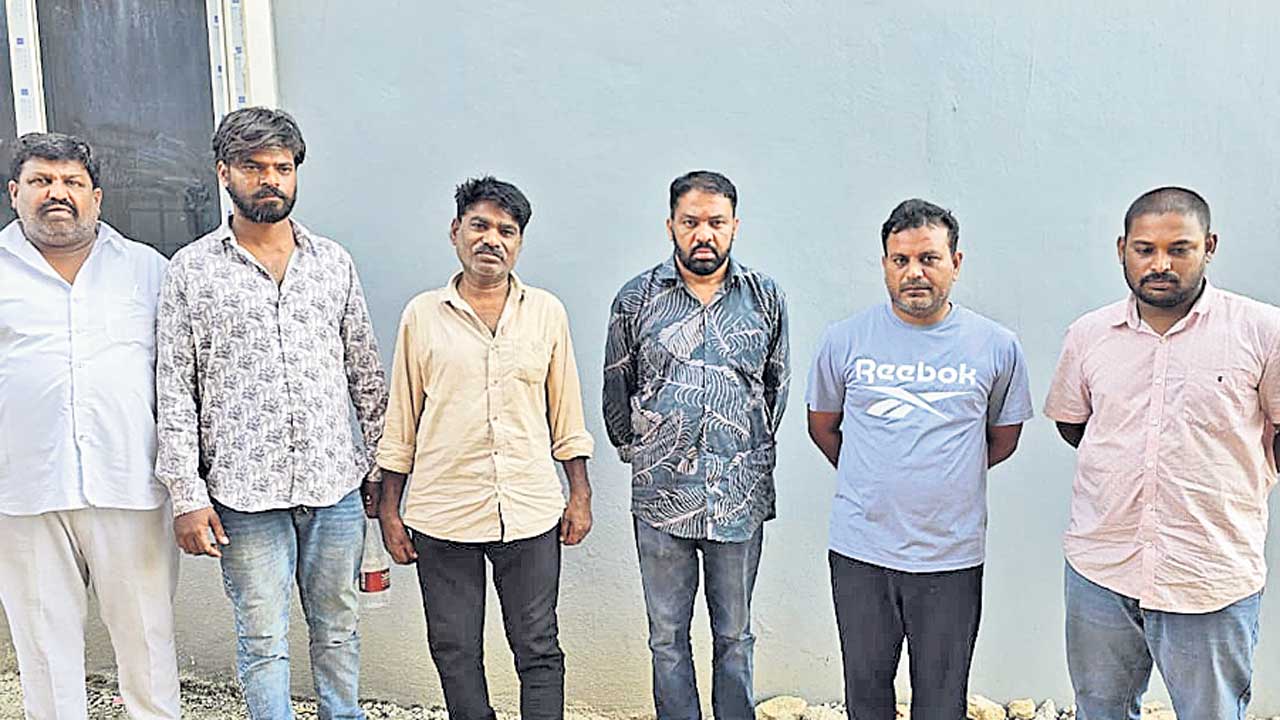 ప్లాట్‌ నకిలీ డాక్యుమెంట్‌ కేసులో ఆరుగురికి రిమాండ్‌