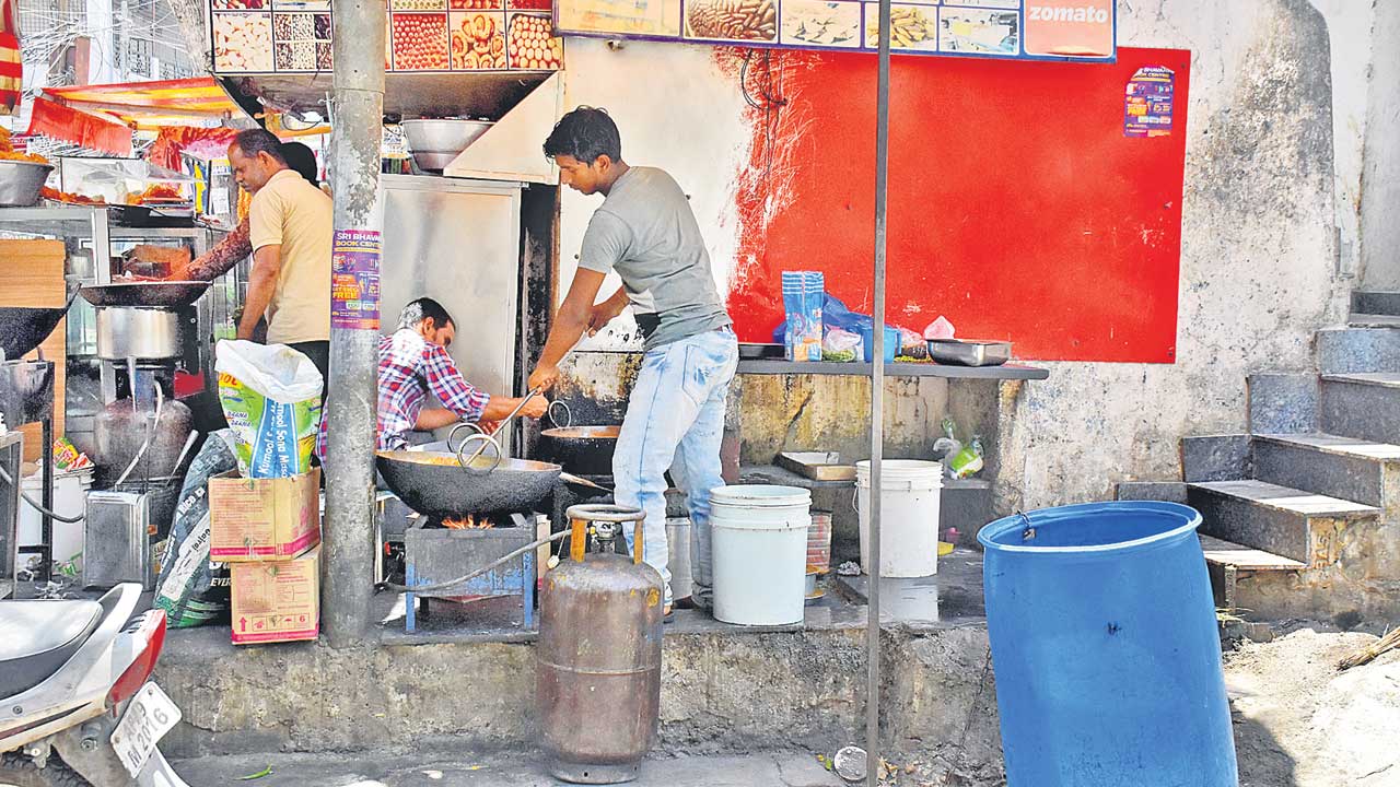 వ్యాపారులు అతలాకుతలం!