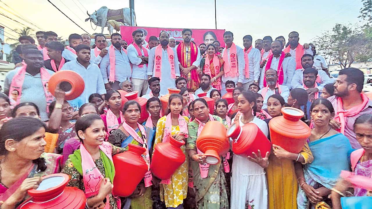 గుక్కెడు నీటి కోసం అవస్థలు